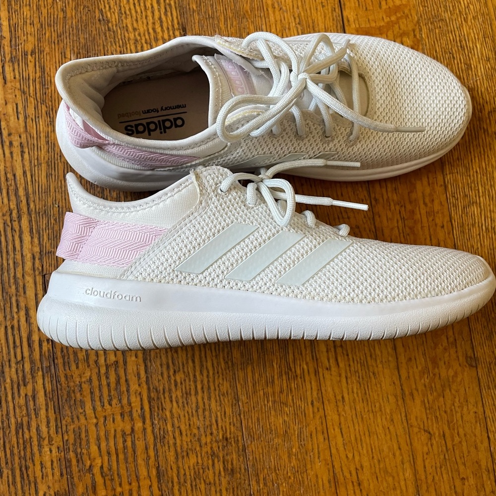 Womens adidas size 8. Mint condition